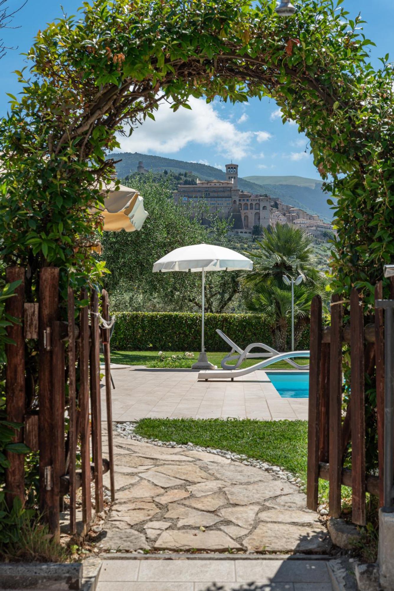 Agriturismo Il Girasole Assisi Bagian luar foto