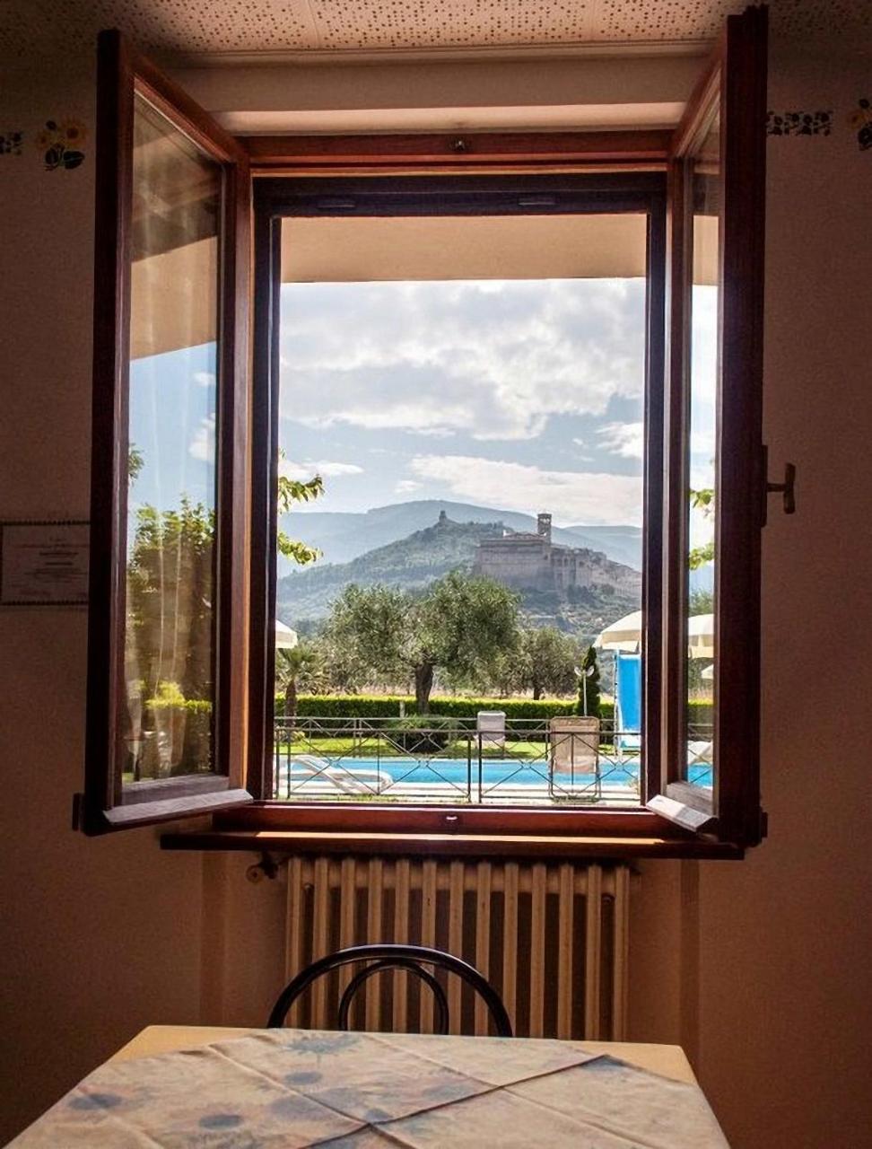 Agriturismo Il Girasole Assisi Bagian luar foto